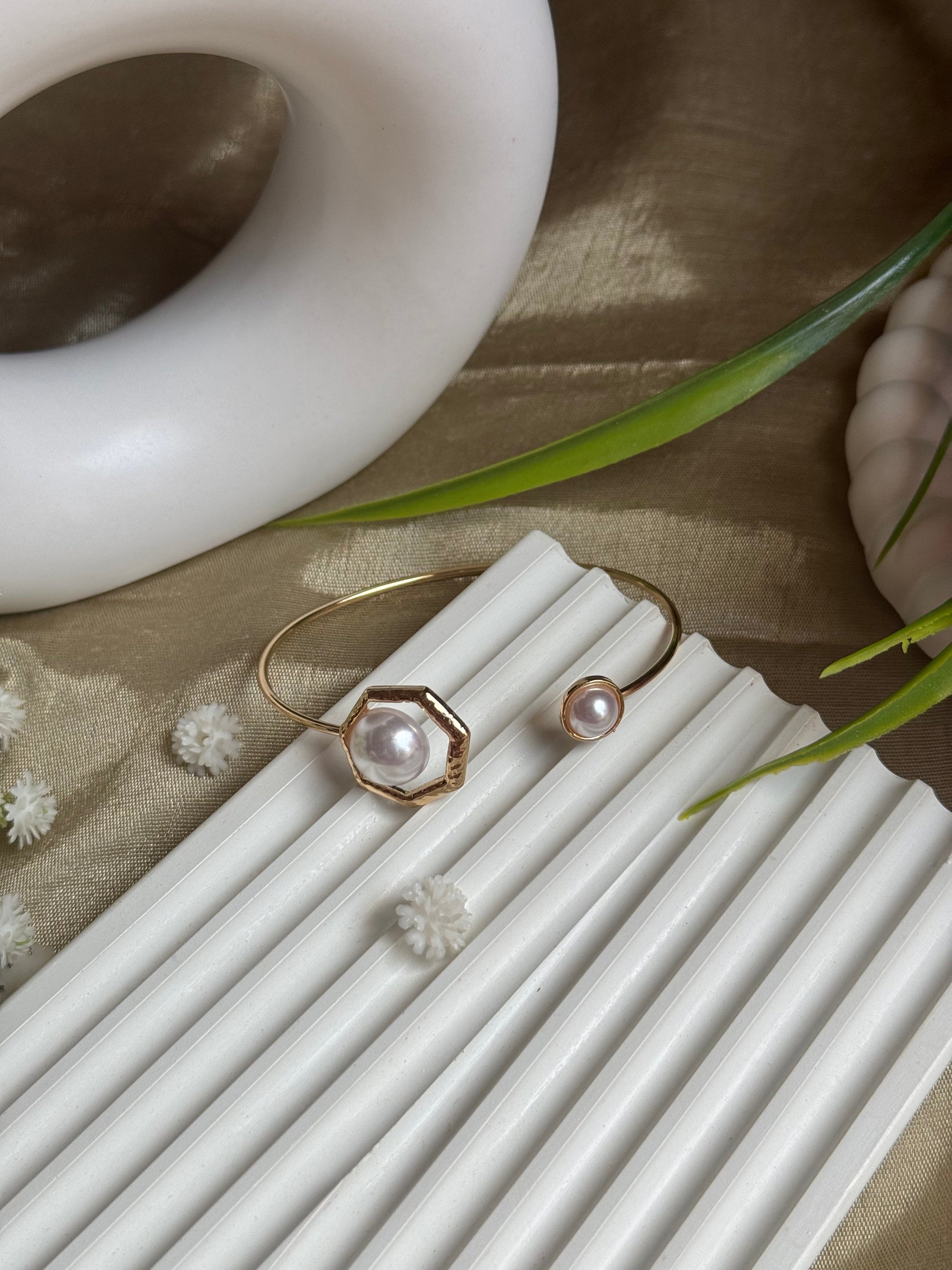 Elara Pearl Bracelet